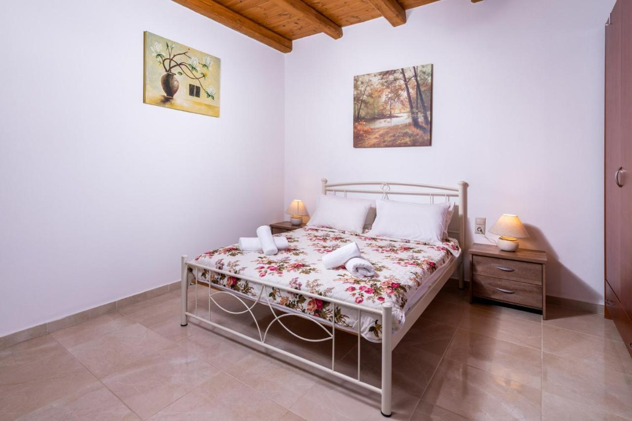 Appartement Vrisanos à Pitsidia Extérieur photo