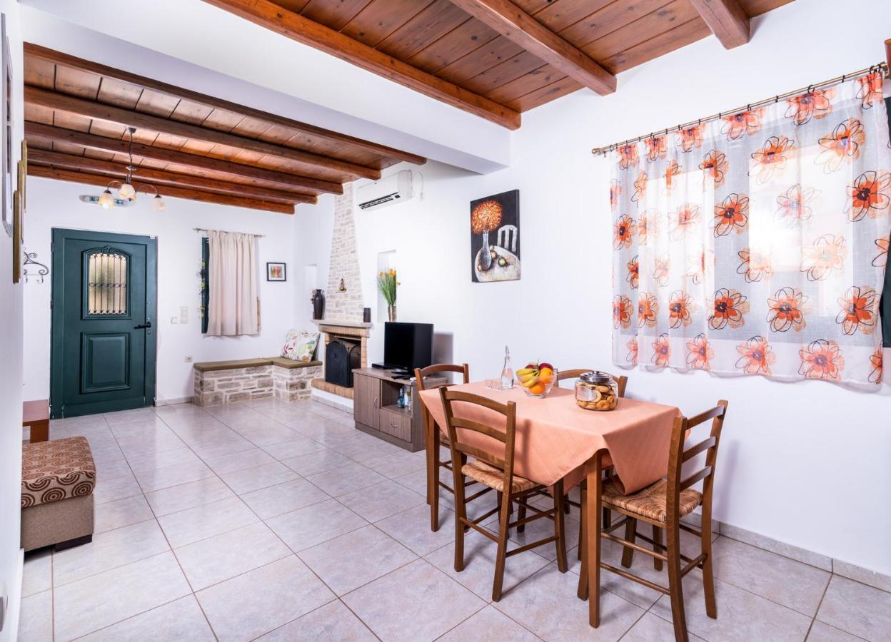 Appartement Vrisanos à Pitsidia Extérieur photo
